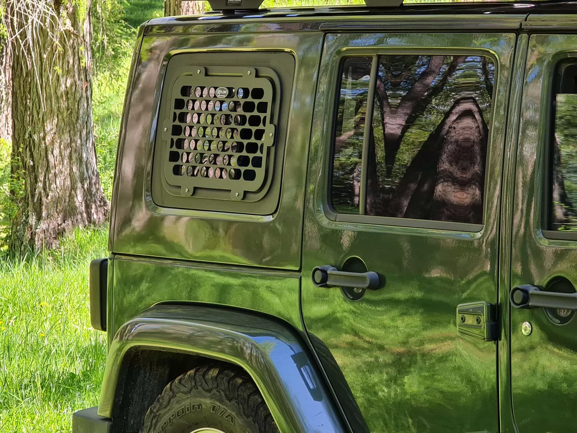 Explore Glazing Jeep Wrangler JKU JLU 5-door sliding window with a window guard