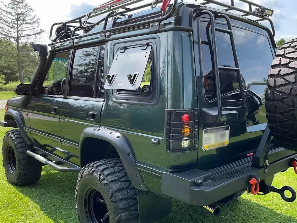 Explore Glazing Land Rover Discovery I gullwing window aluminium