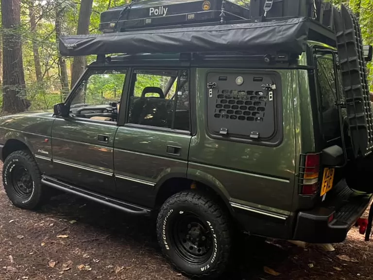 Explore Glazing Land Rover Discovery I gullwing window with an Explore Overlander fold down table