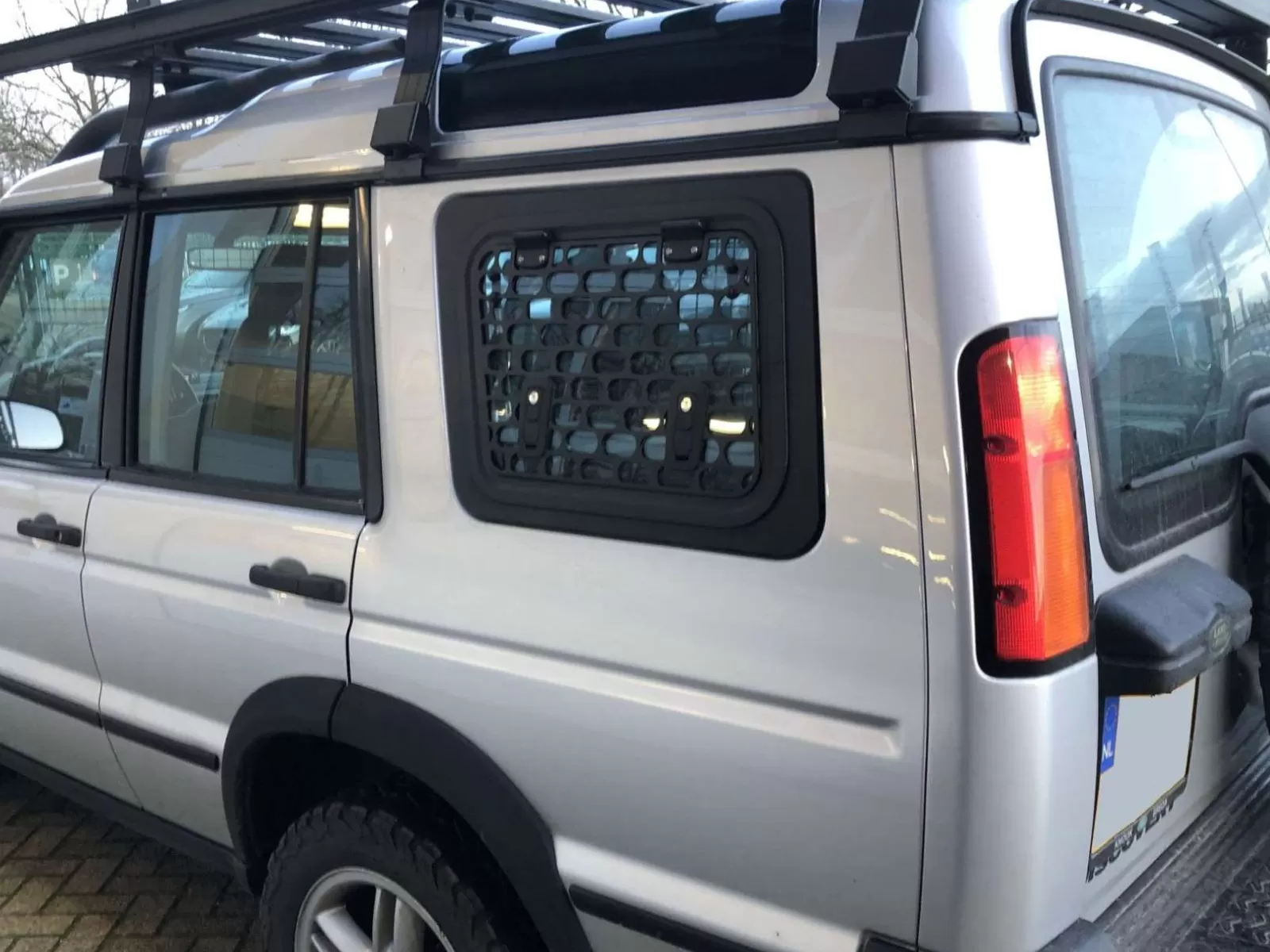 Explore Glazing Land Rover Discovery I or II gullwing window with a window guard