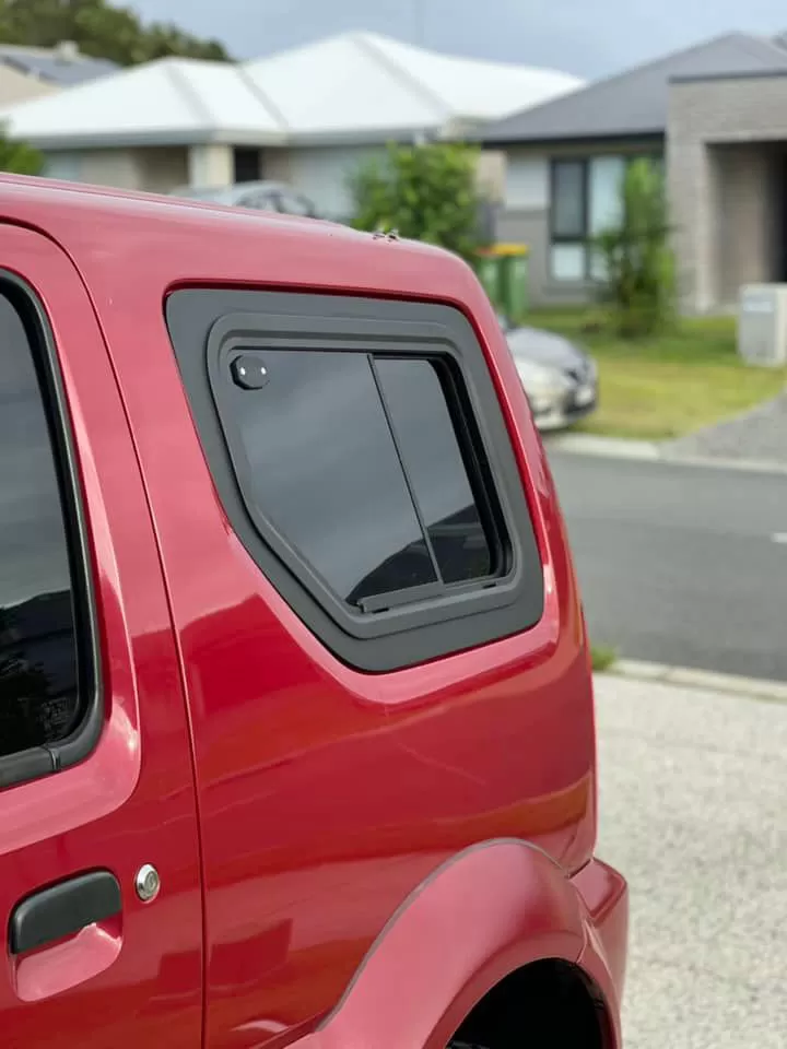 Sliding window installed in a Suzuki Jimny FJ (JB43)
