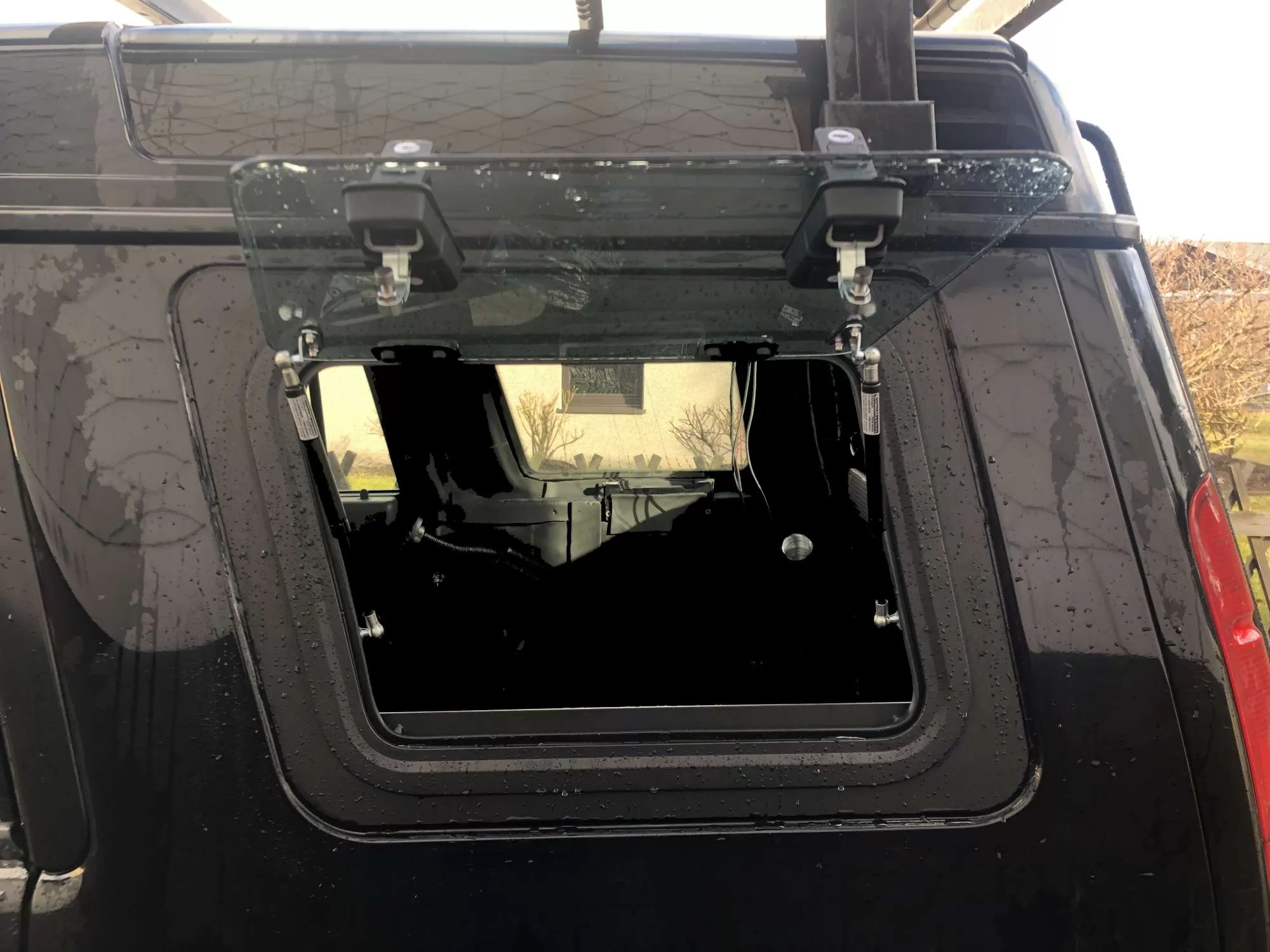 Explore Glazing gullwing window Land Rover Discovery II