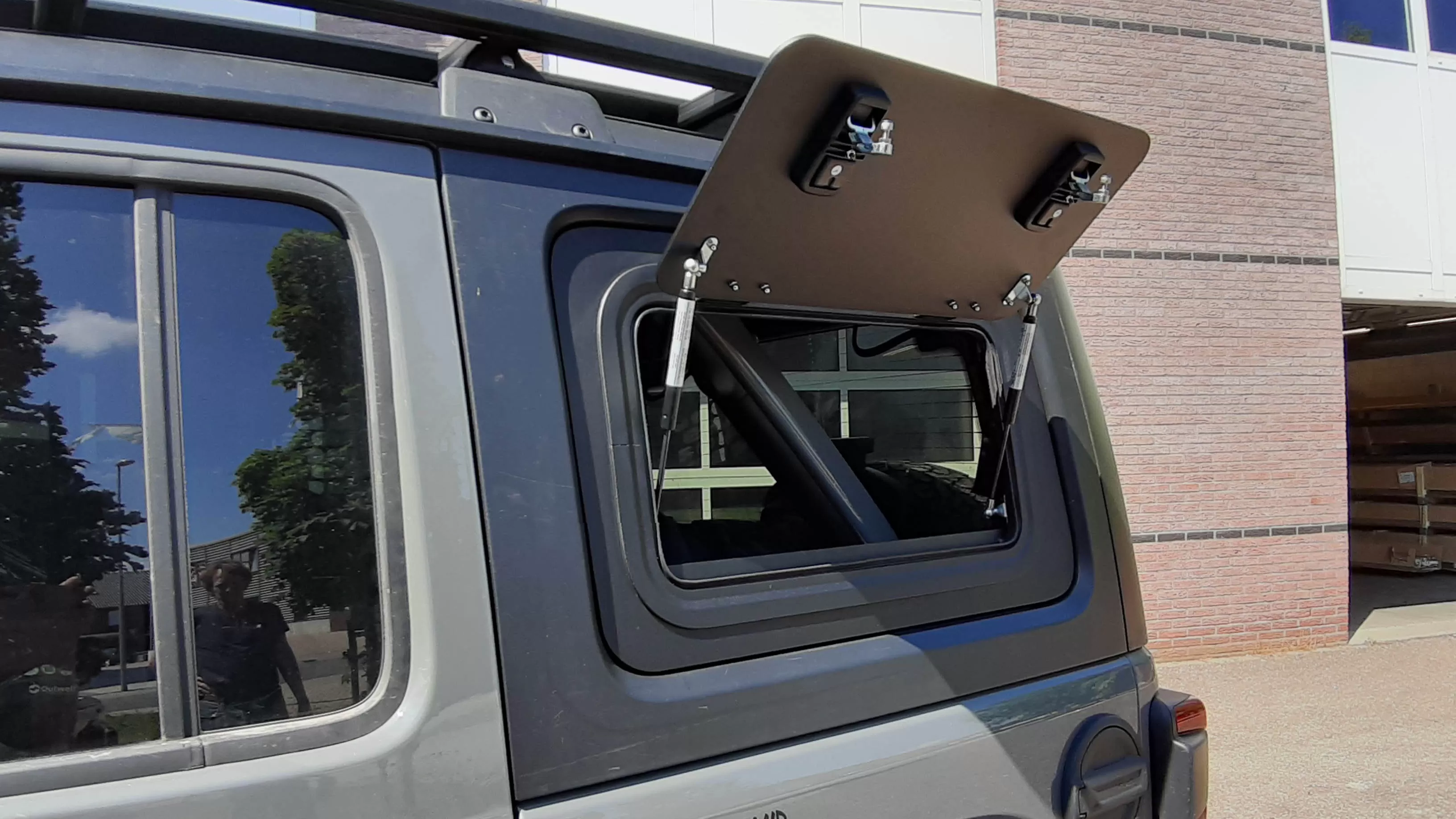 Explore Glazing Jeep Wrangler JKU JLU 5 door gull wing window aluminium