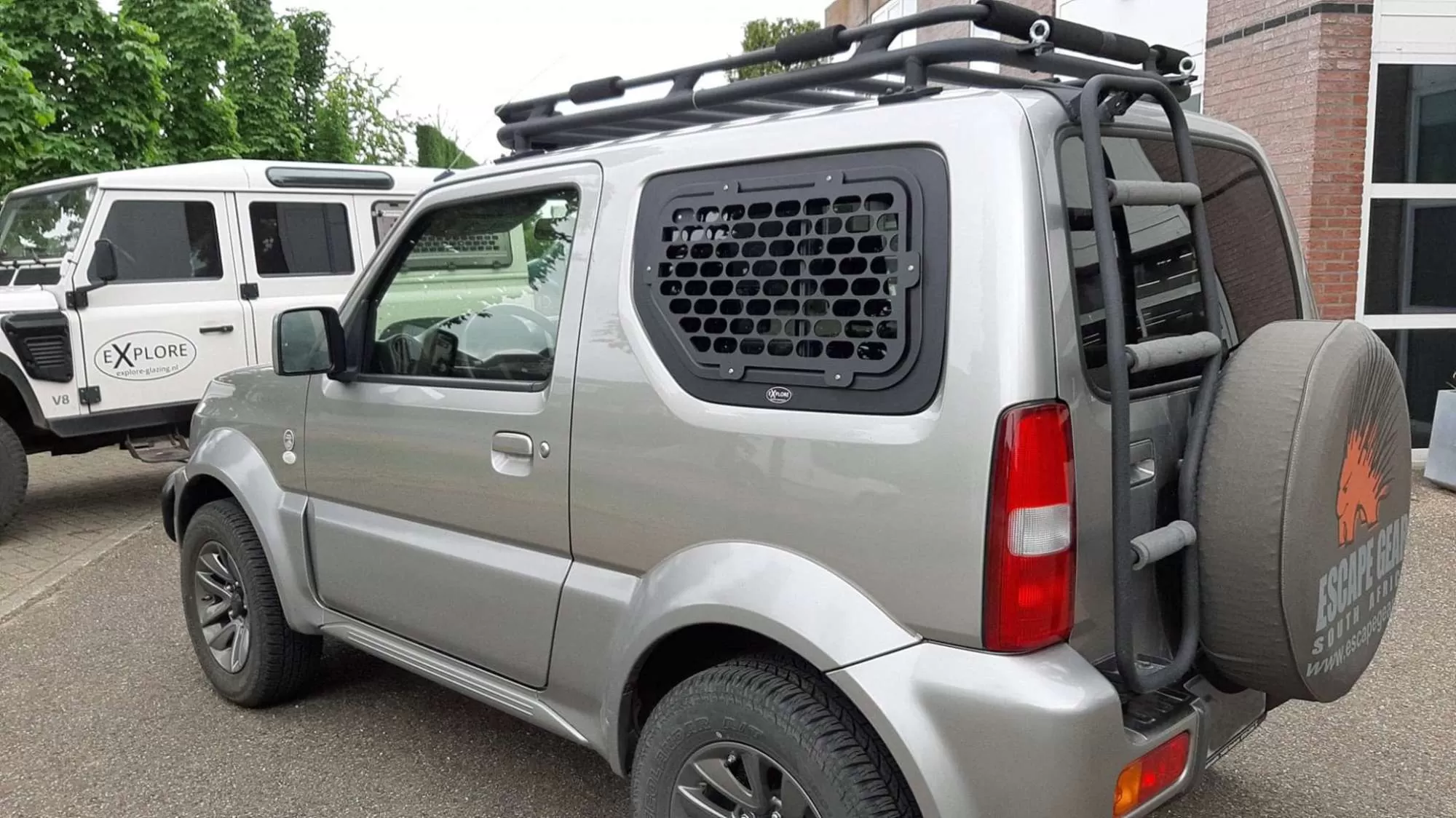 Sliding window installed in a Suzuki Jimny FJ (JB43)