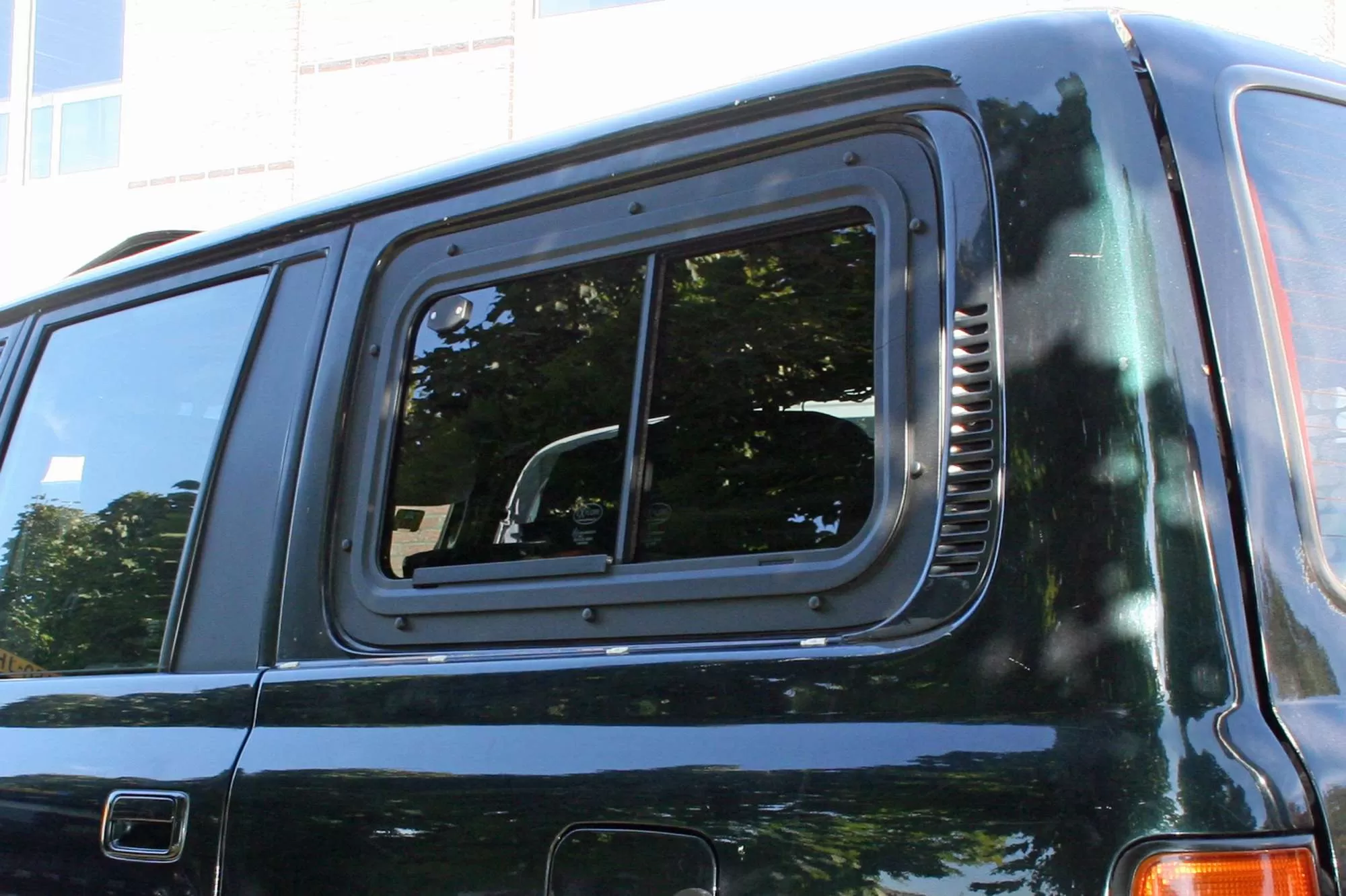 Toyota Land Cruiser 80 with sliding window.