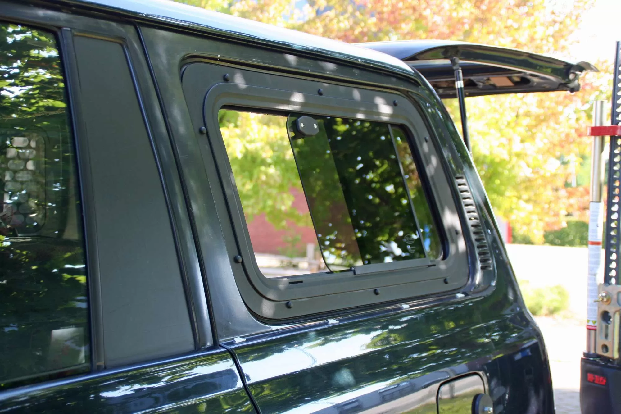 Toyota Land Cruiser 80 with sliding window.