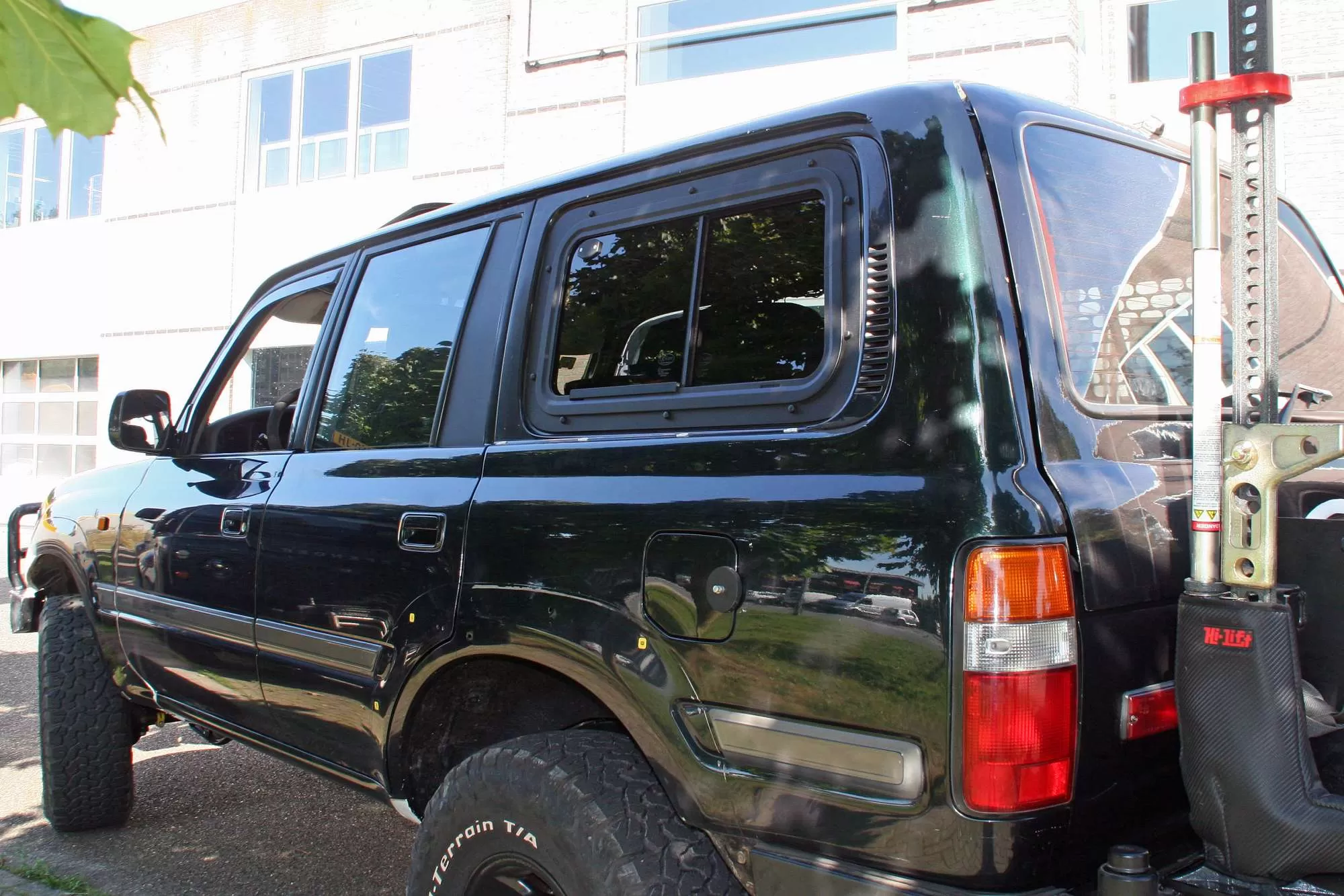 Toyota Land Cruiser 80 with sliding window.