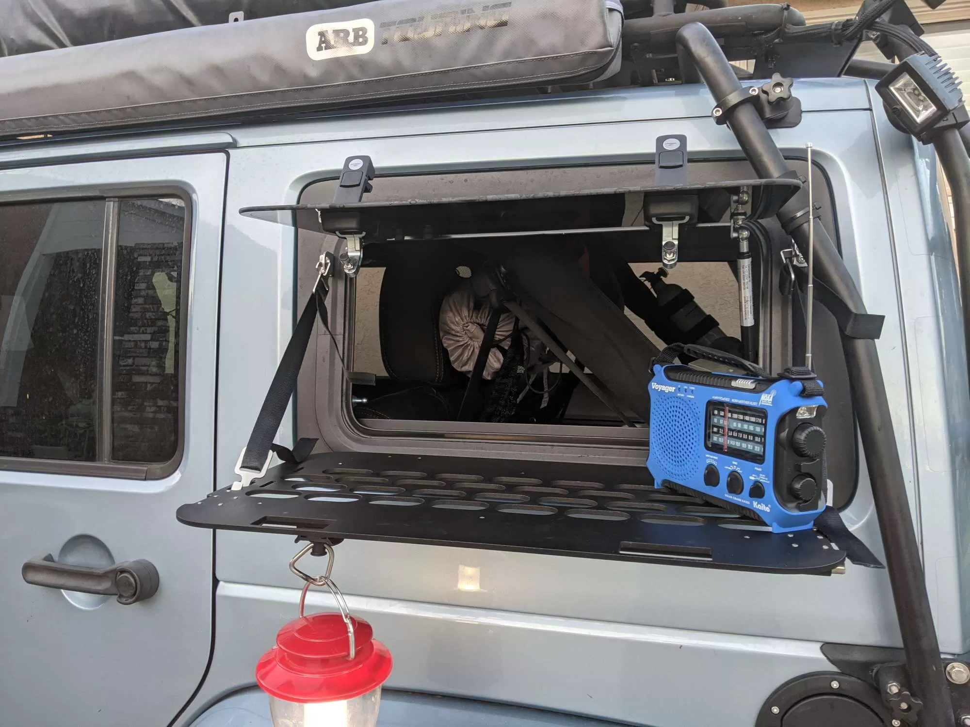 Explore Glazing Jeep Wrangler JKU JLU 5-door gullwing window with an Explore Overlander fold down table.