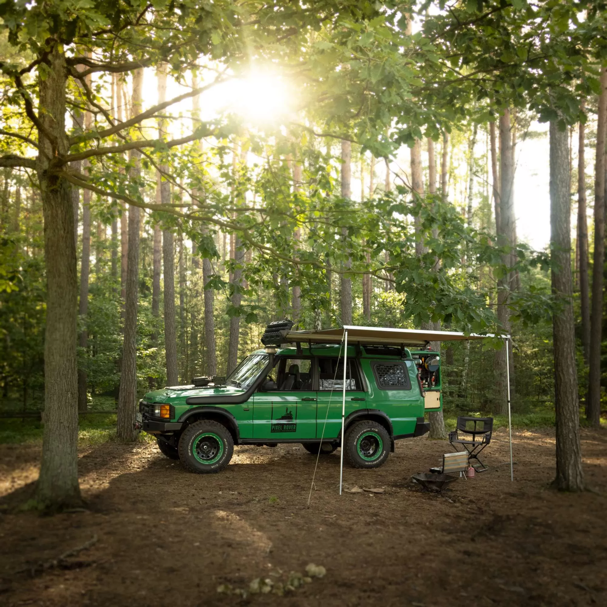 Explore Glazing gullwing window Land Rover Discovery II with an external window guard.