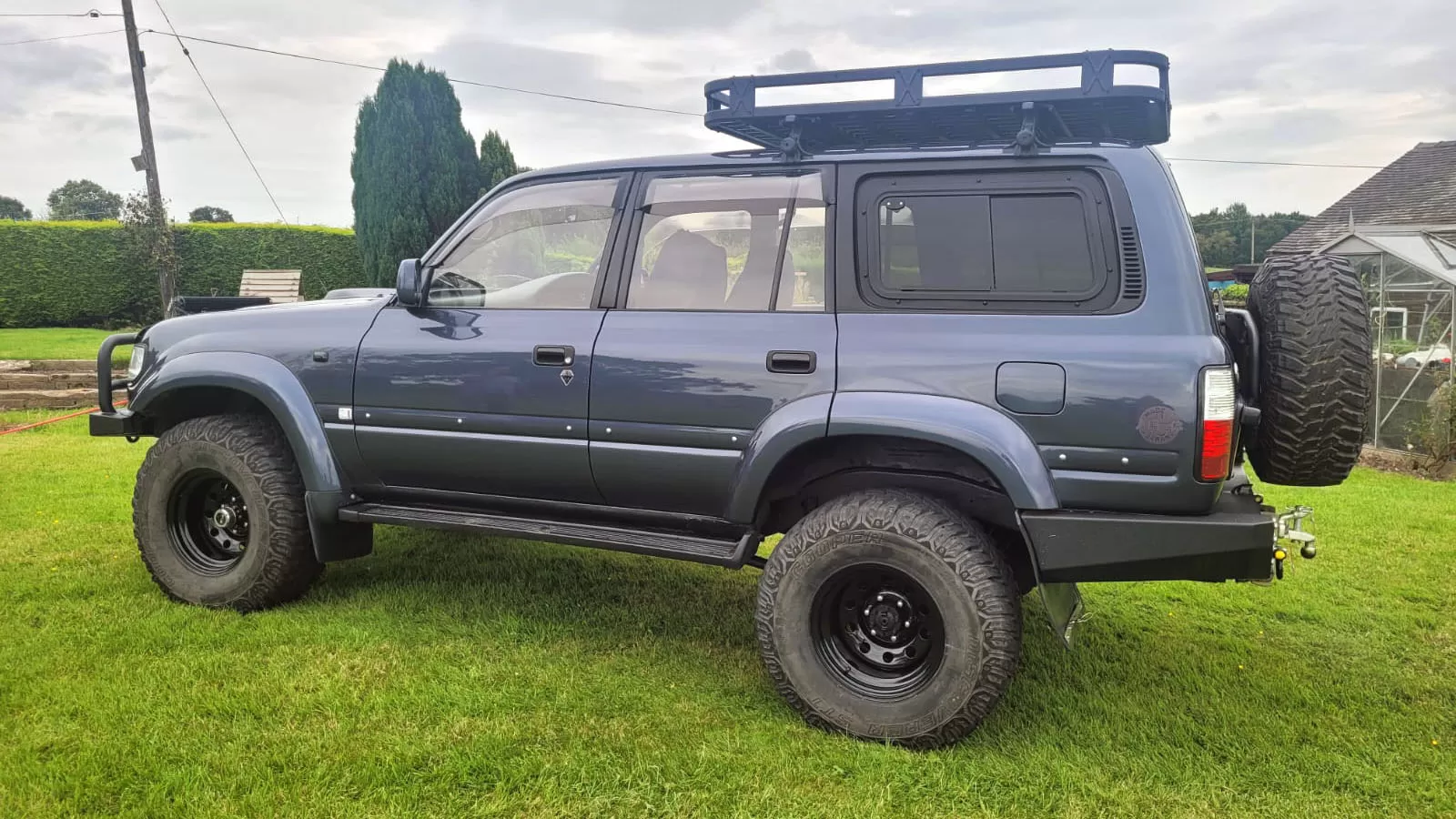 Explore Glazing Sliding Window on Toyota Land Cruiser 80 - Side View