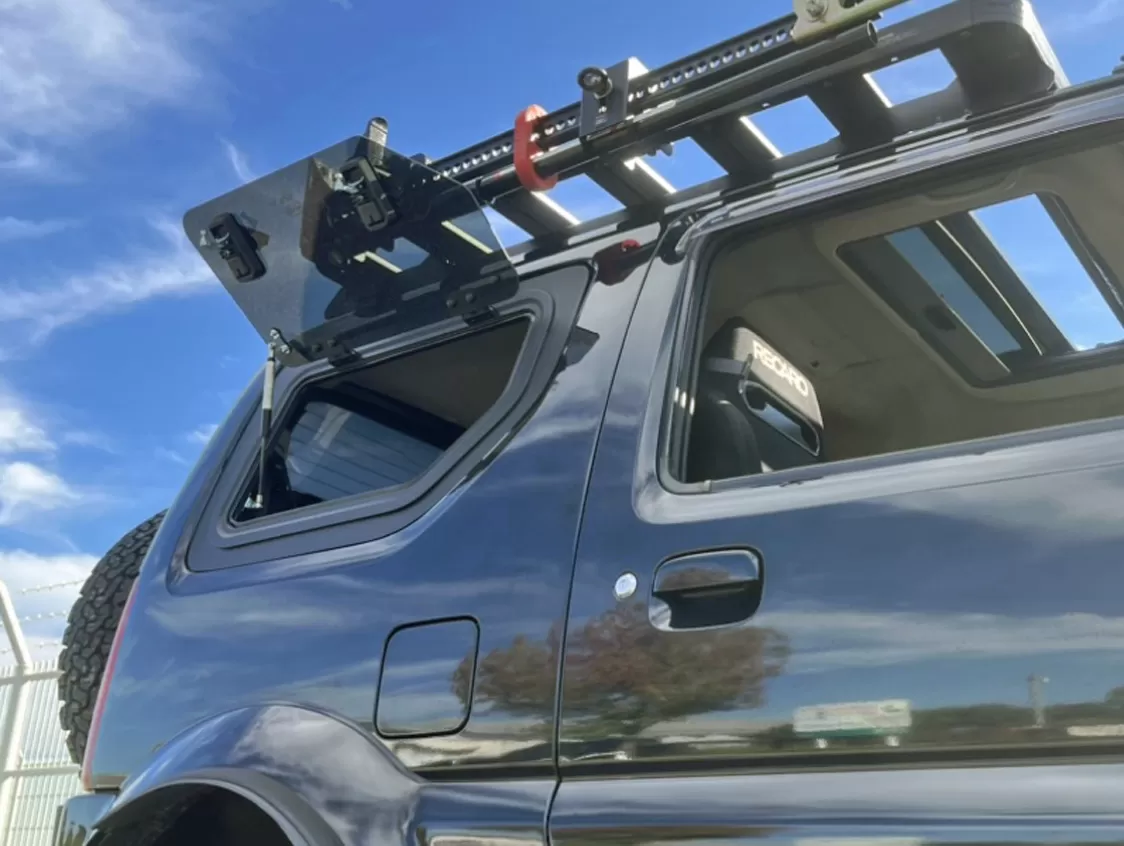 Elegant glass gullwing window on Suzuki Jimny FJ (JB43) offering seamless cargo access